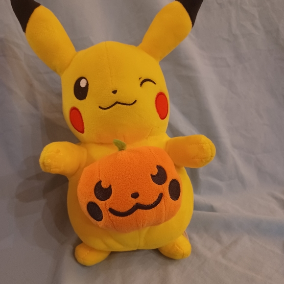 Pikachu Pokemon Winking Holding Pumpkin Plush Stuffed Animal Toy - Picture 2 of 9